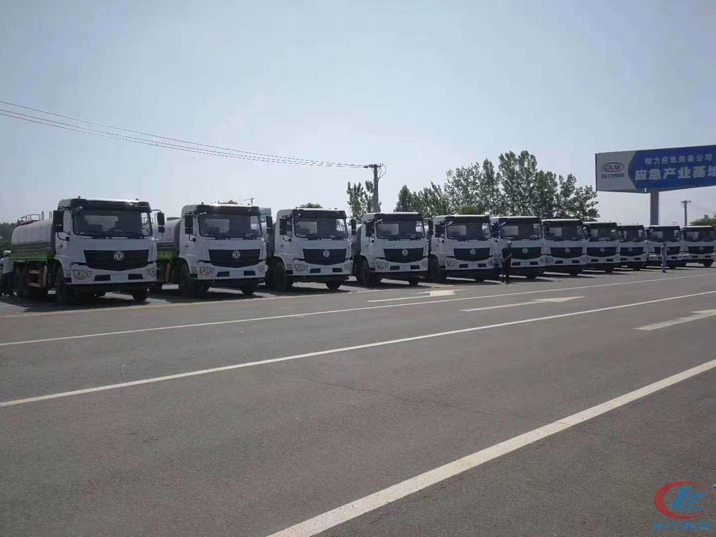 程力集團(tuán)國(guó)六東風(fēng)D3L后雙橋抑塵灑水車十臺(tái)齊發(fā)