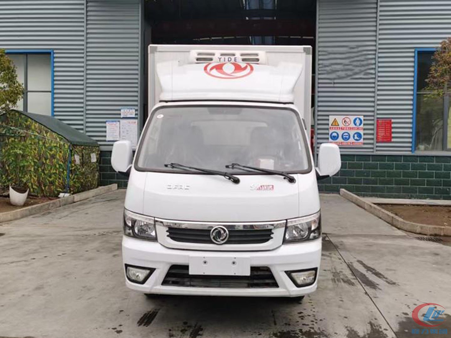 國六東風途逸小型醫(yī)療廢物轉運車