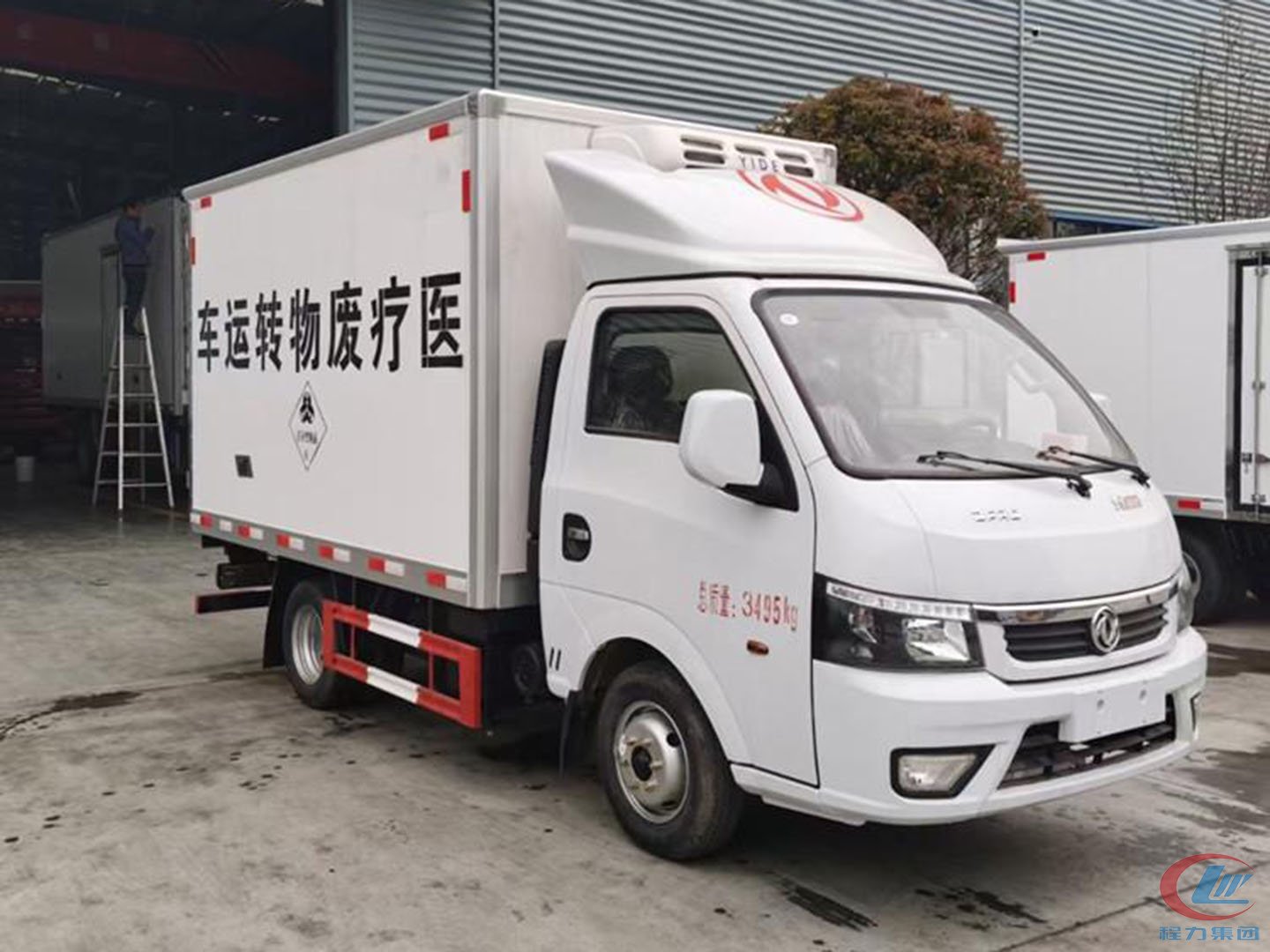 國六東風途逸小型醫(yī)療廢物轉運車