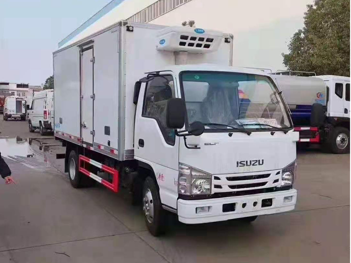 國(guó)六五十鈴100P冷藏車(chē)