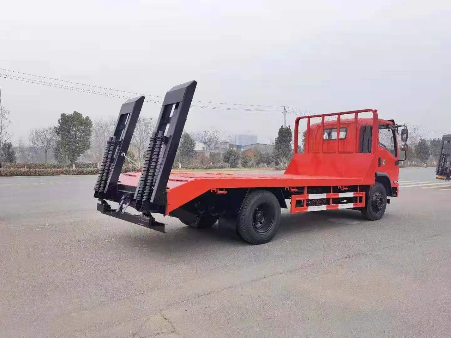 國(guó)六東風(fēng)福瑞卡平板運(yùn)輸車(chē)圖片