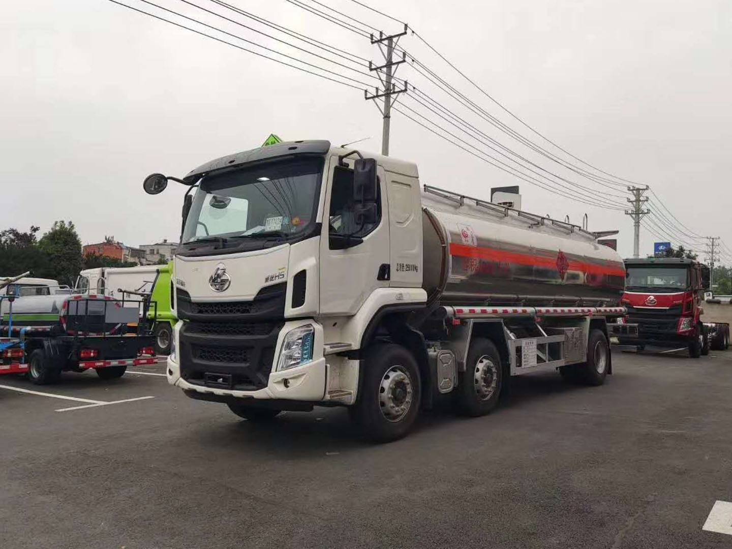 國(guó)六東風(fēng)柳汽乘龍鋁合金運(yùn)油車(chē)