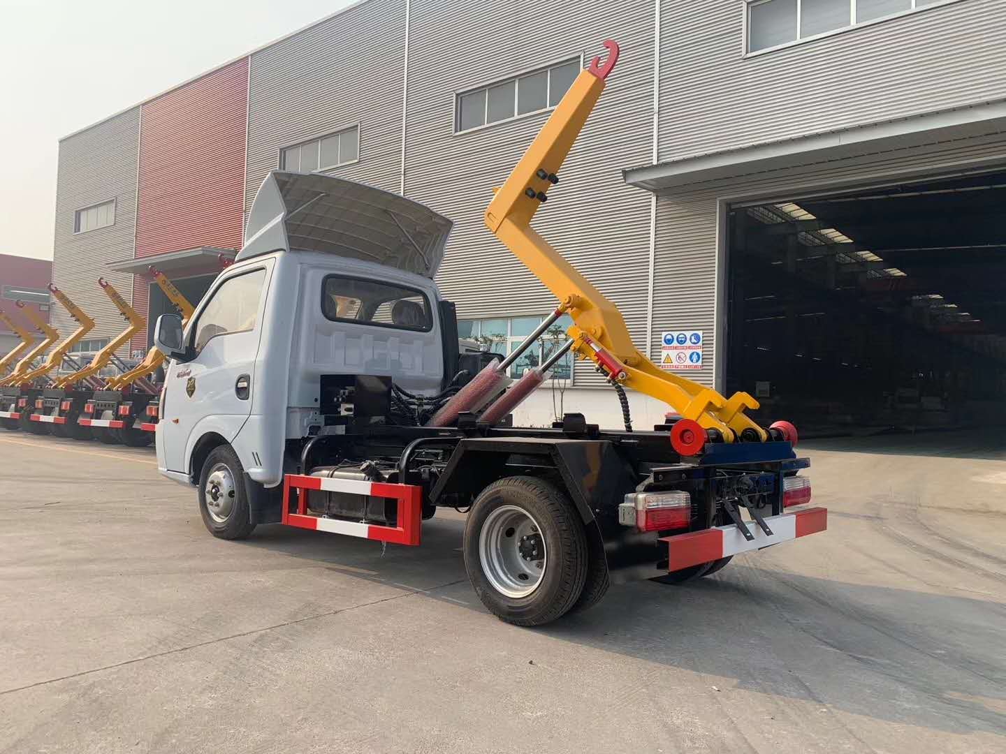 國六東風逸涂勾臂垃圾車