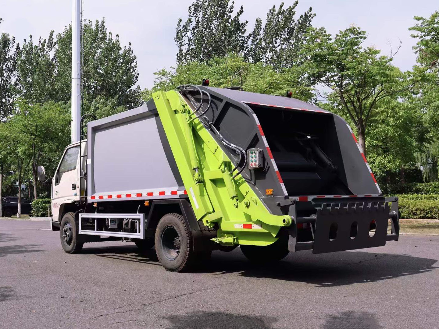 國六江鈴順達(dá)6方壓縮垃圾車
