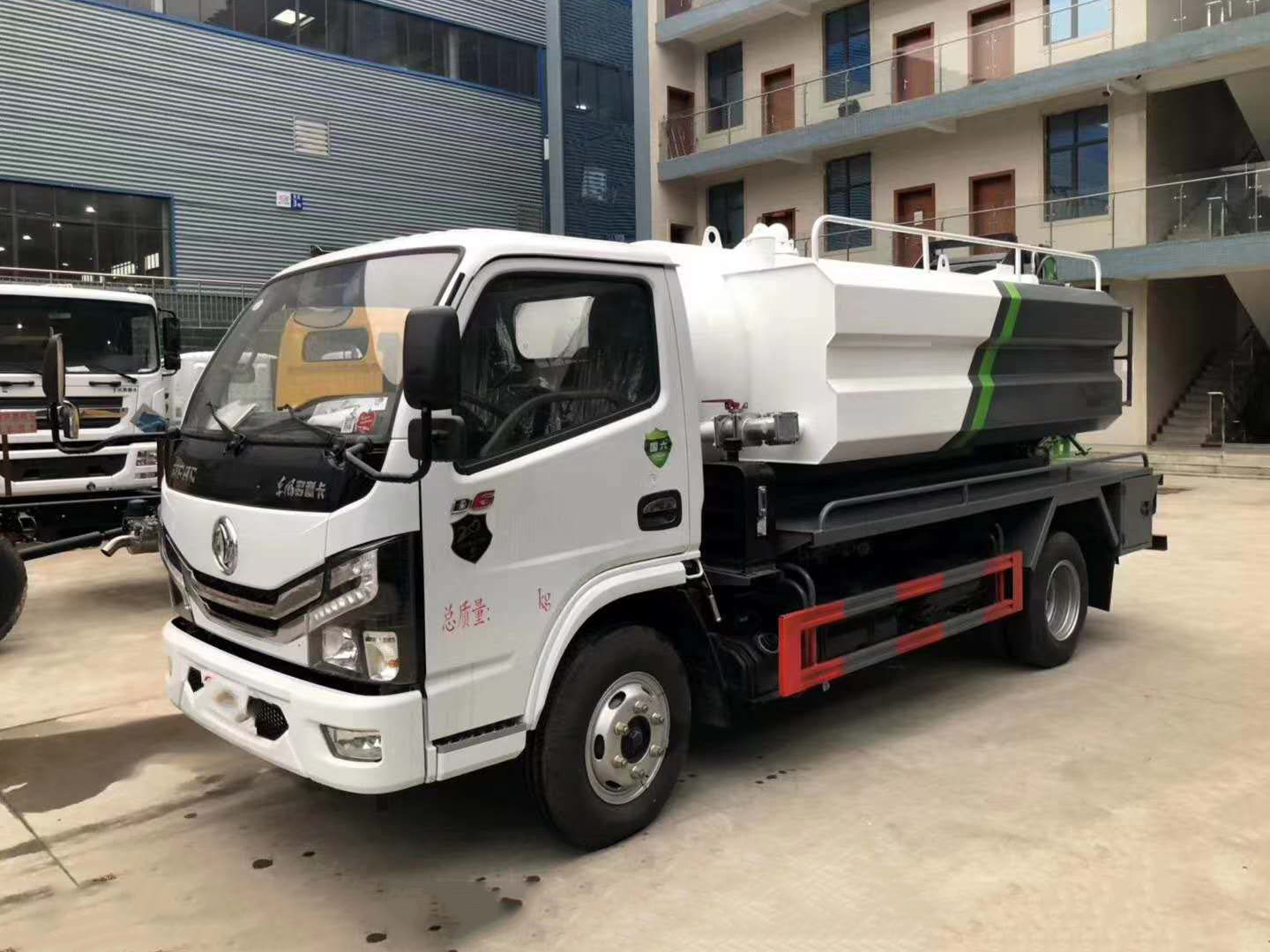 國(guó)六東風(fēng)小多利卡藍(lán)牌清洗吸污車