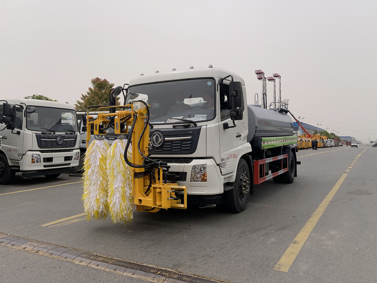 國六東風(fēng)天錦城市護欄清洗車