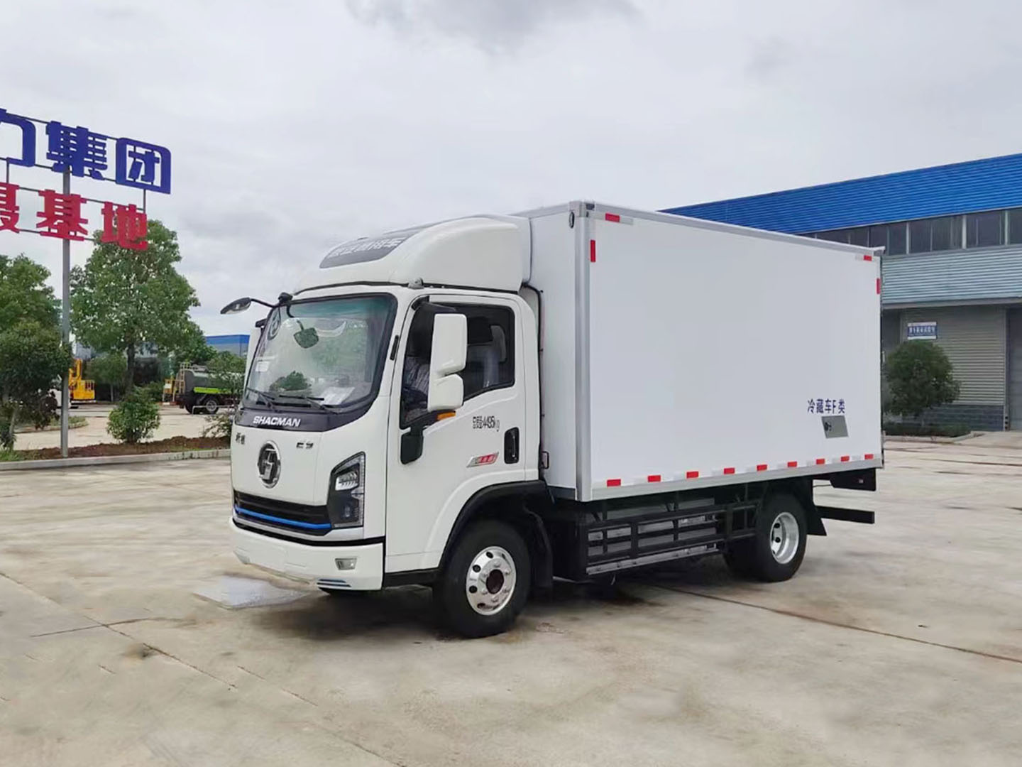 陜汽商用純電動(dòng)冷藏車(chē)