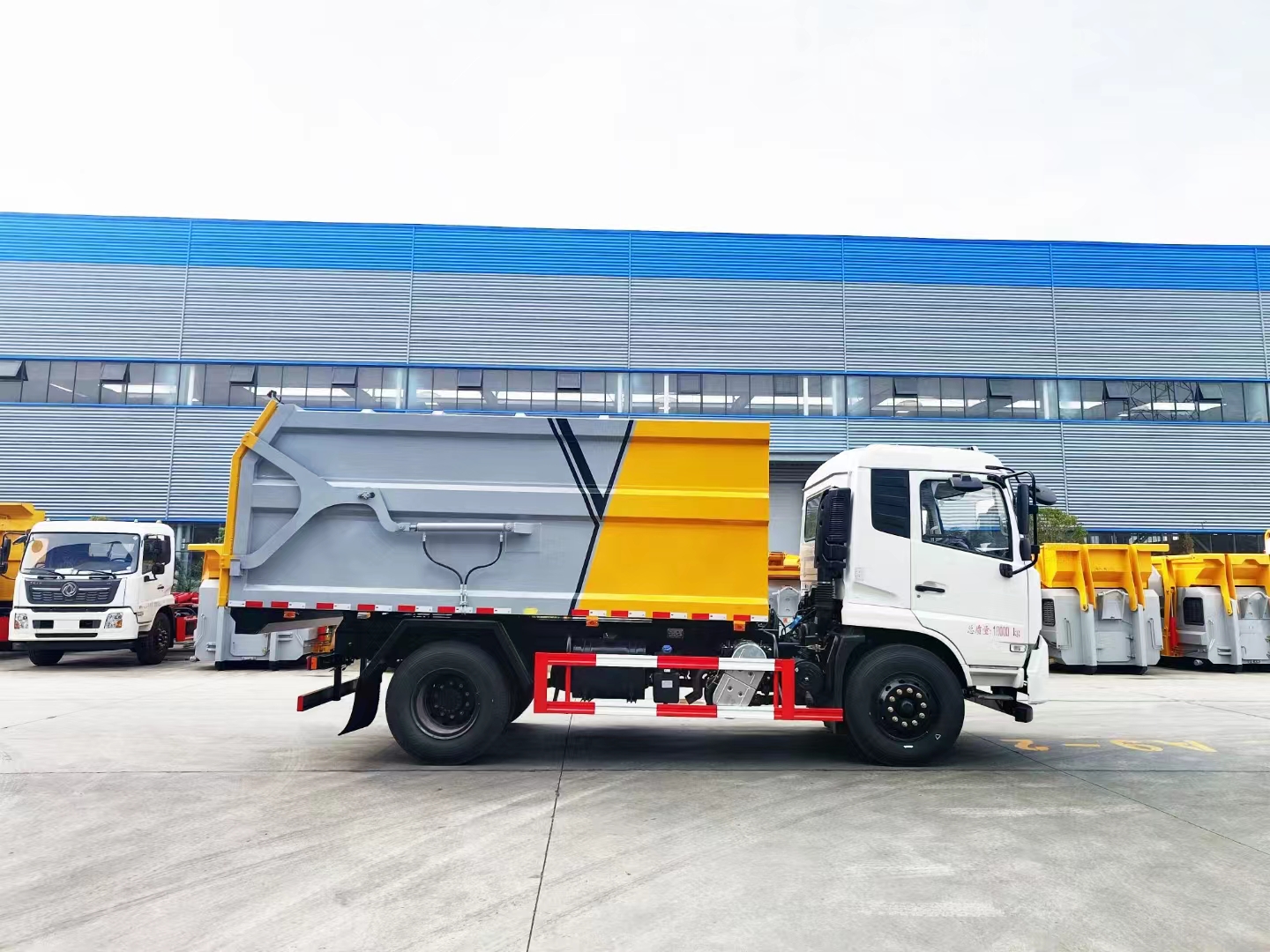 東風(fēng)天錦對(duì)接式垃圾車