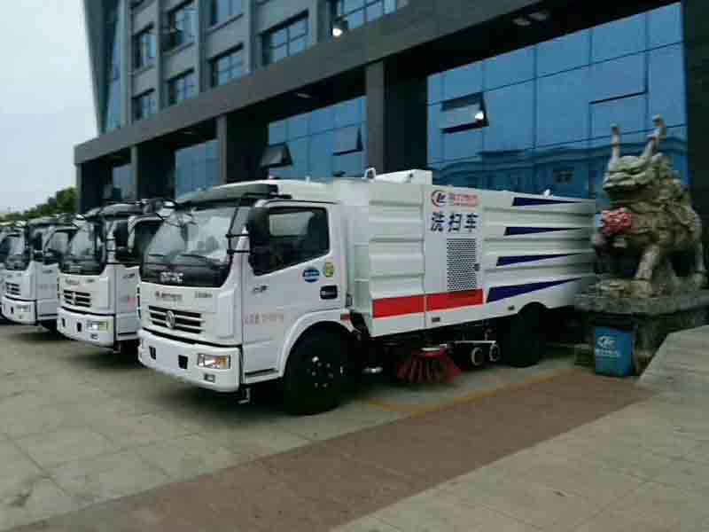 發(fā)往廣西的洗掃車、人行道路面高壓清洗車