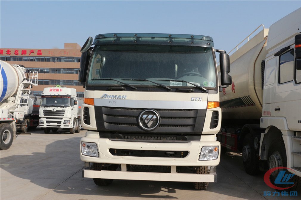 程力集團(tuán)福田歐曼攪拌車(chē)正面圖