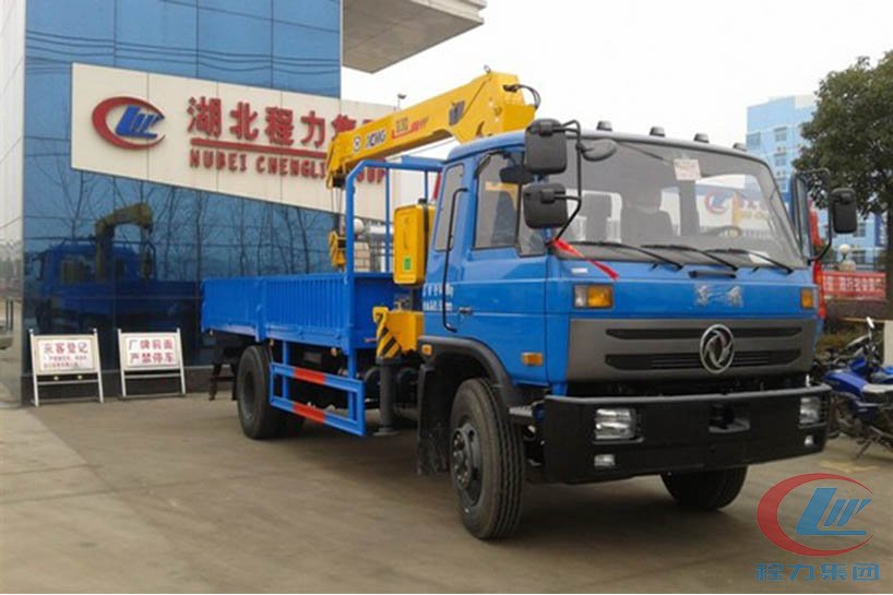 程力東風(fēng)徐工6.3噸隨車(chē)吊側(cè)面圖