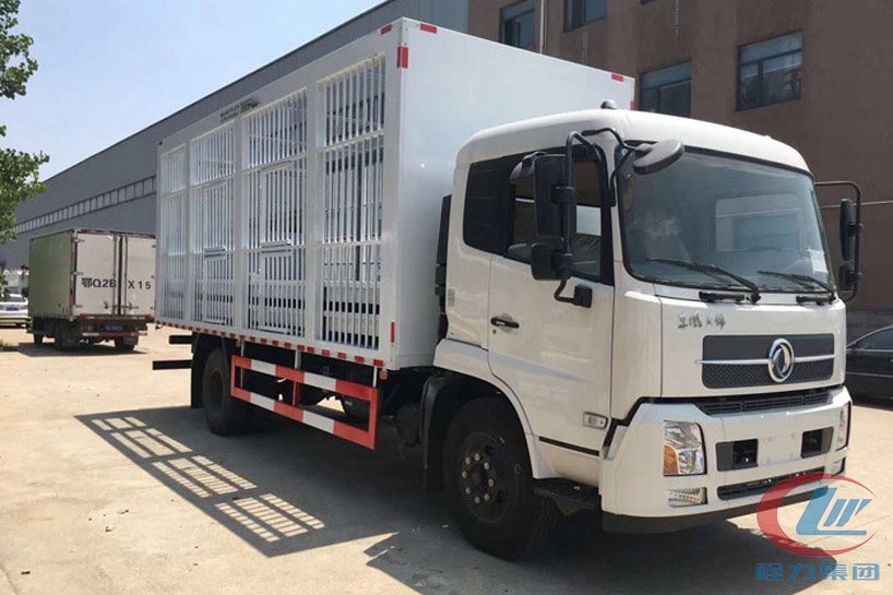 東風天錦6米8運豬車、畜禽運輸車側(cè)面圖