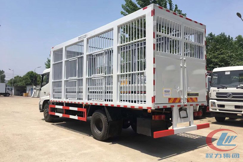 東風天錦6米8運豬車、畜禽運輸車側(cè)面圖