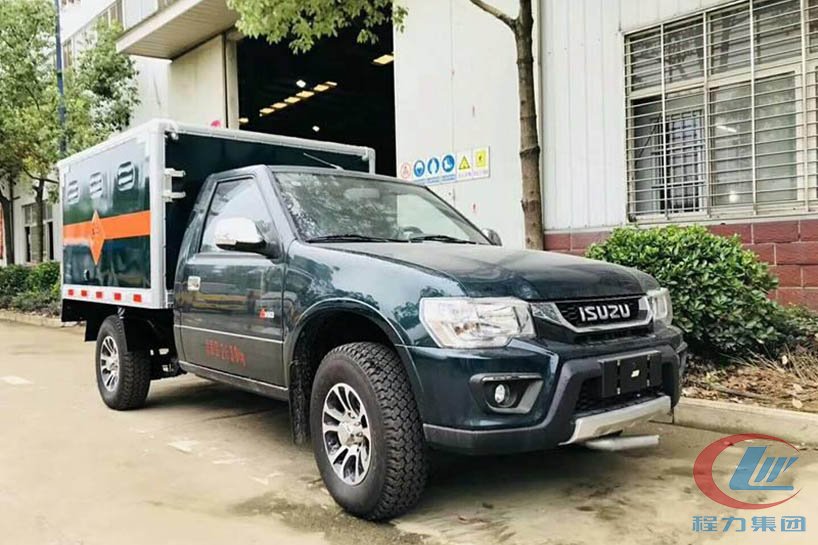 五十鈴皮卡炸藥運(yùn)輸車(chē)側(cè)面圖