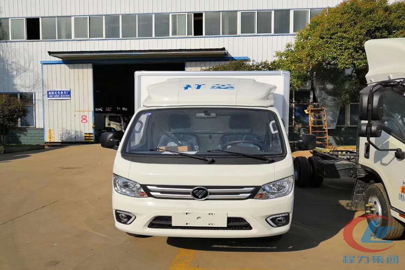 程力專(zhuān)汽福田祥菱M1后雙輪冷藏車(chē)正面圖