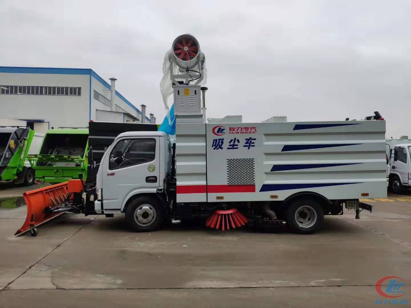 小多利卡D6吸塵車加掃刷，加除雪車，加霧炮
