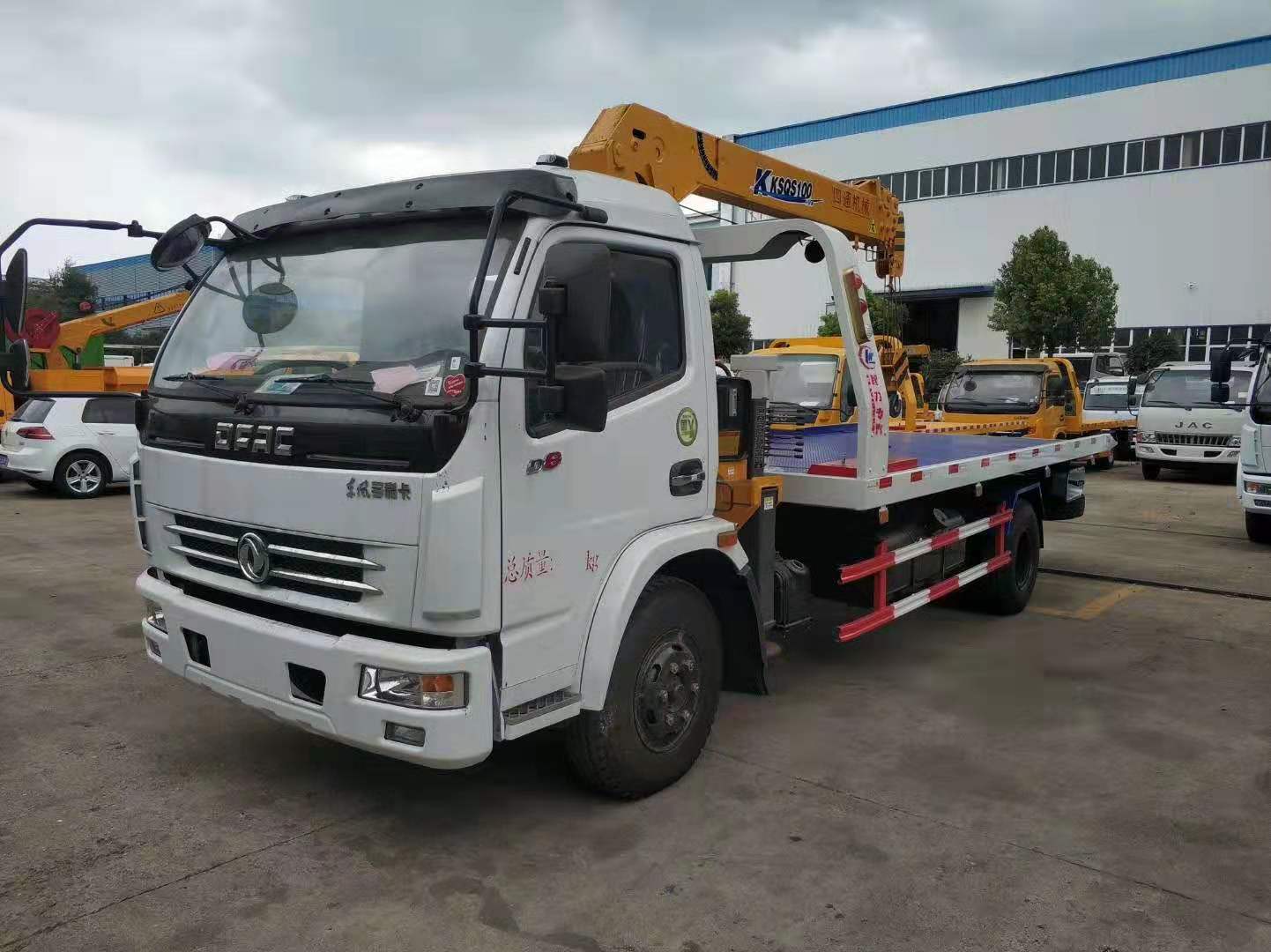 東風(fēng)多利卡D8清障車(chē)帶隨車(chē)吊