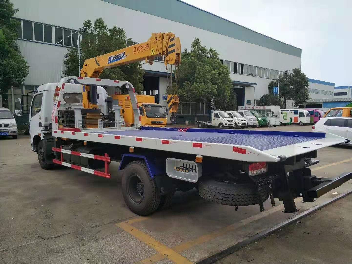 東風(fēng)多利卡D8清障車(chē)配徐工吊機(jī)