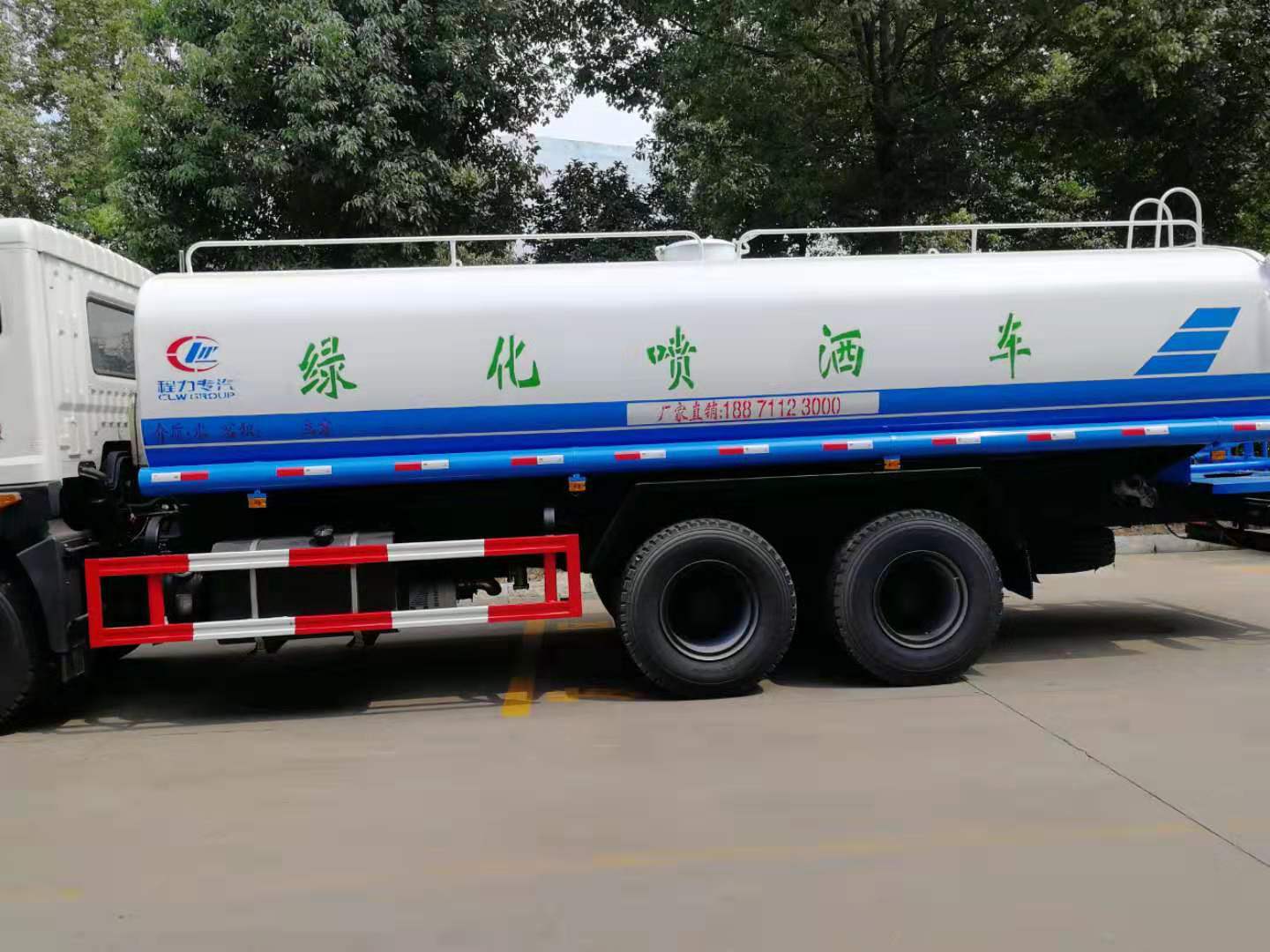 東風(fēng)T5后雙橋20方灑水車(chē)側(cè)面圖