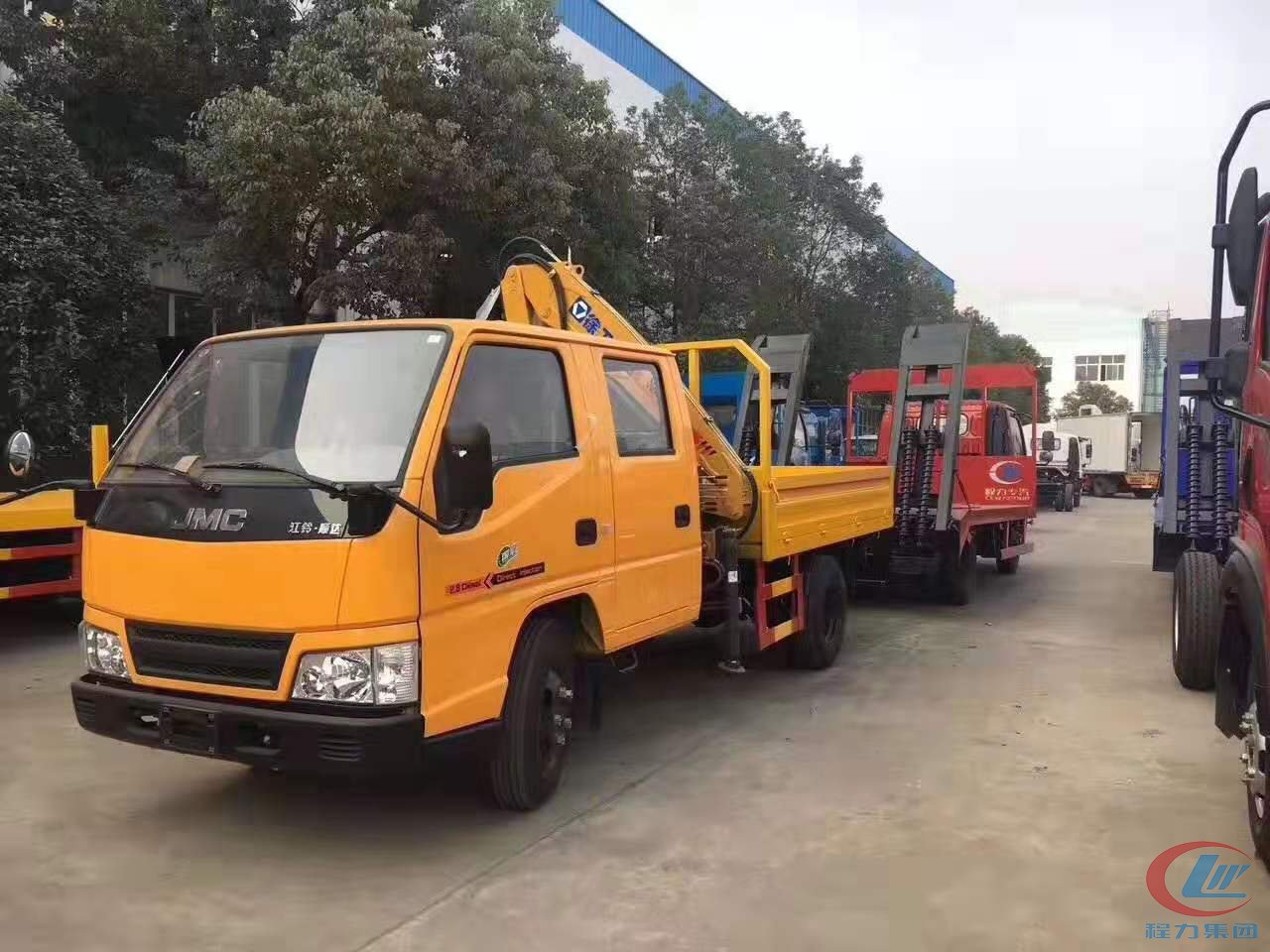 江鈴順達(dá)藍(lán)牌隨車吊，上裝徐工折臂吊