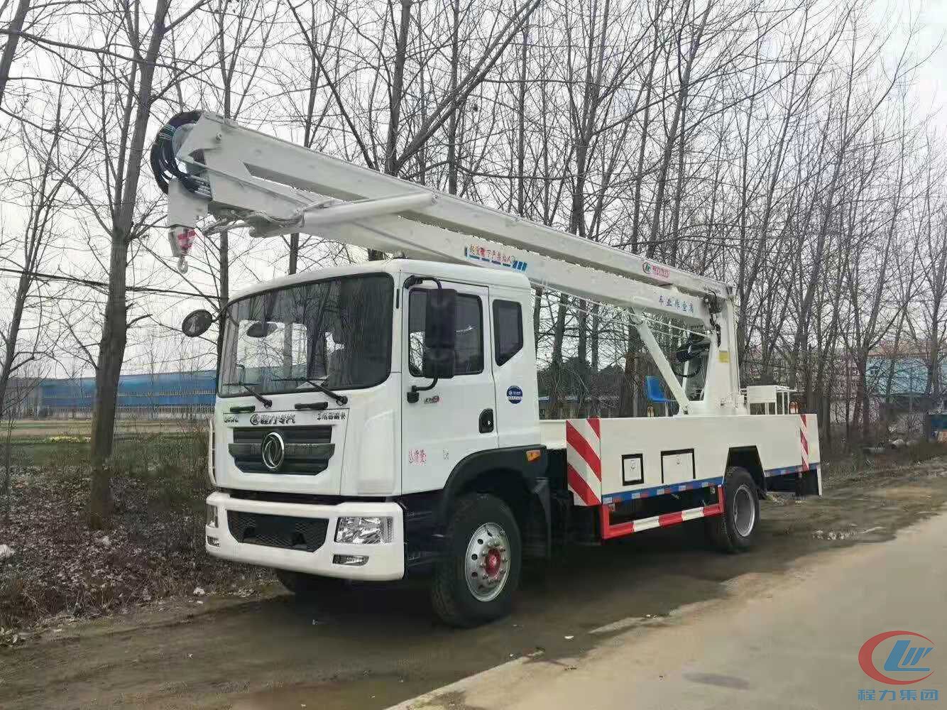國(guó)五東風(fēng)D9 22米高空作業(yè)車側(cè)面圖