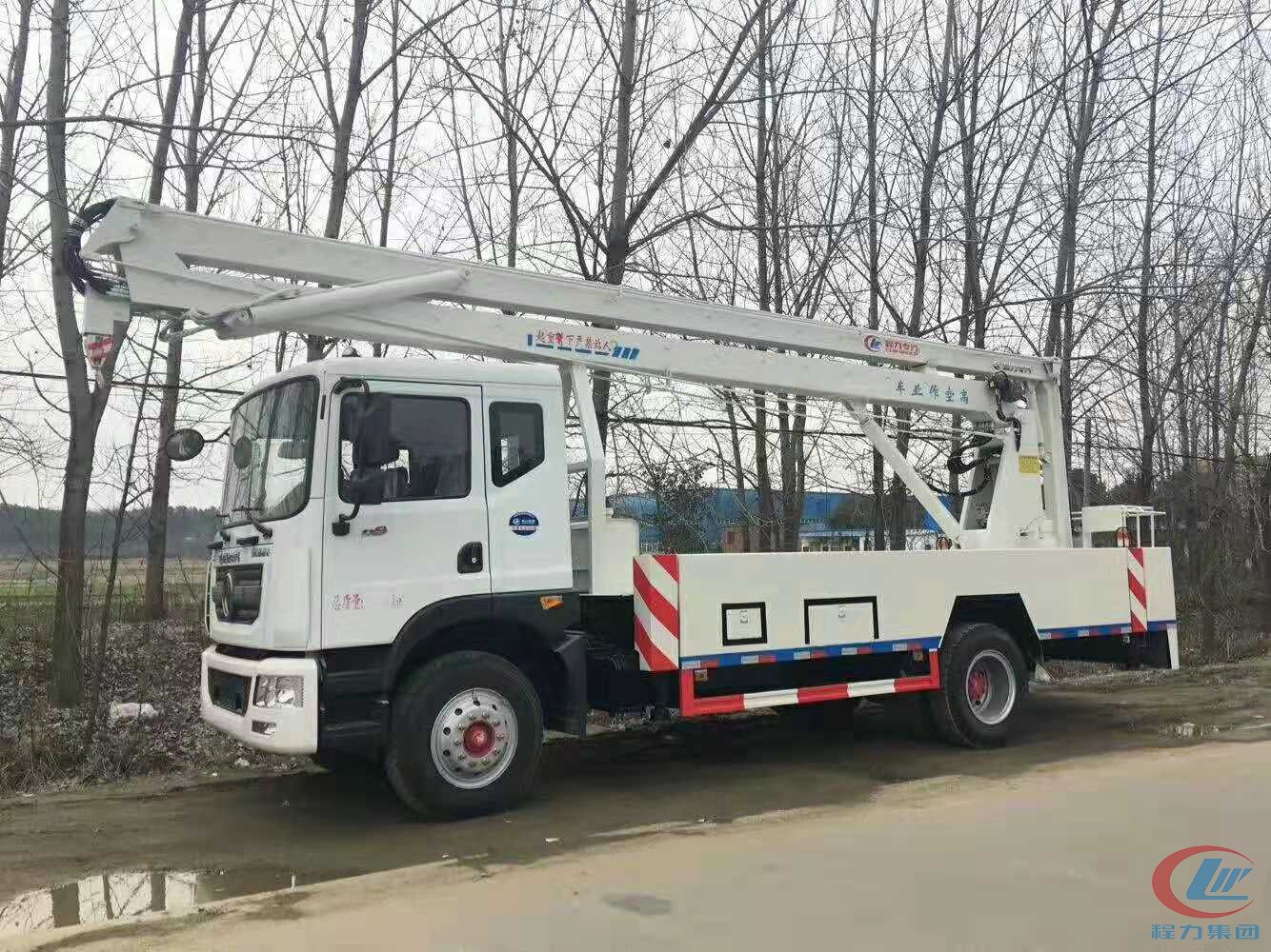 國(guó)五東風(fēng)D9 22米高空作業(yè)車側(cè)面圖