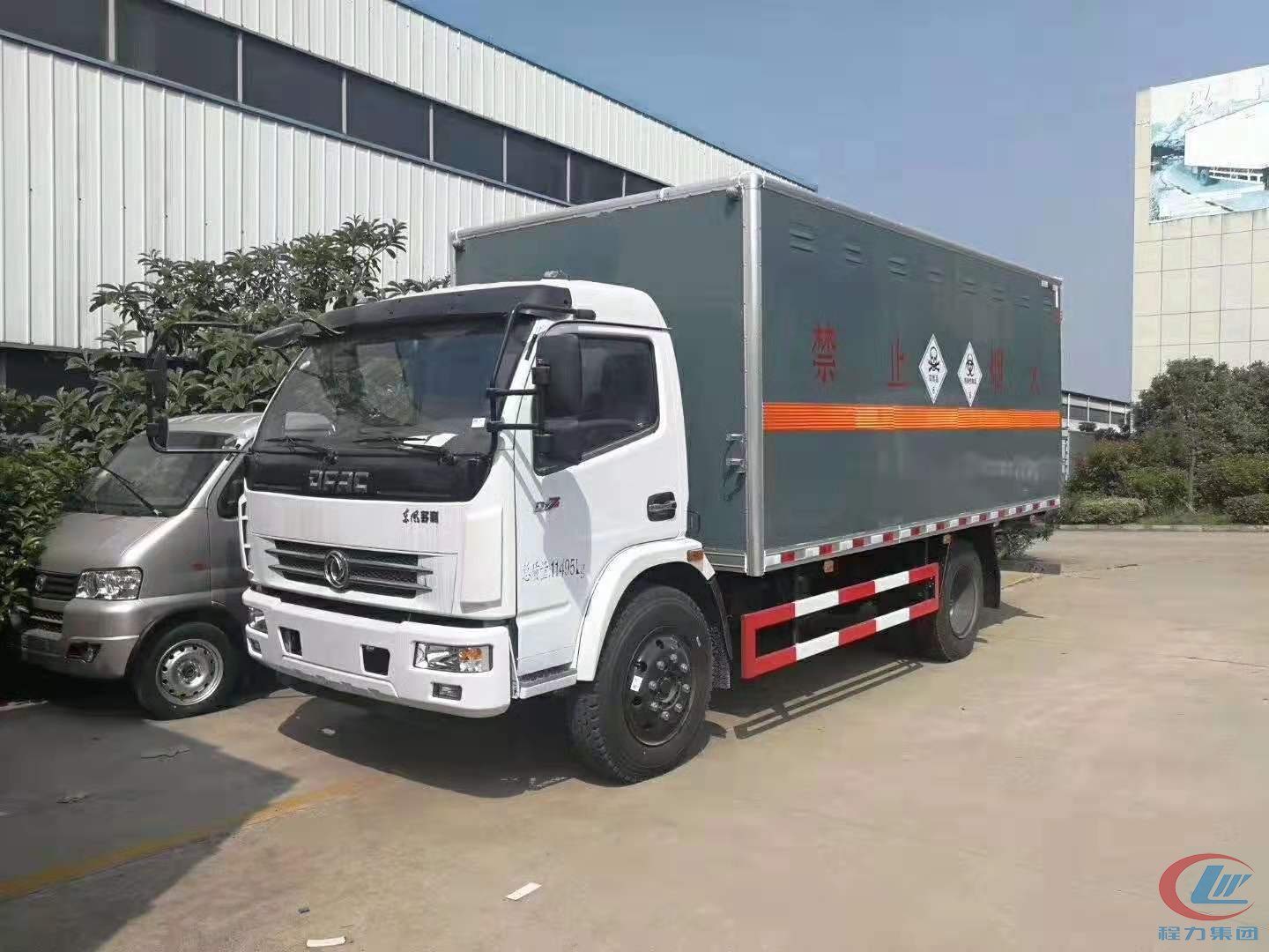 東風(fēng)多利卡危險品運(yùn)輸車