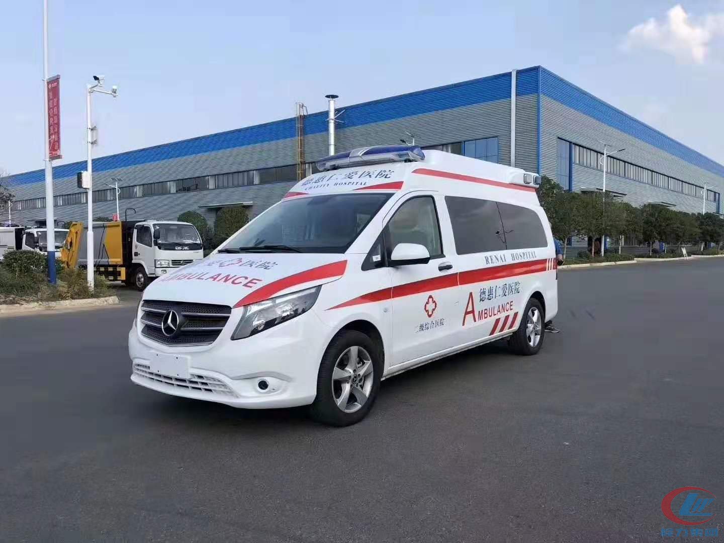 國(guó)六奔馳威霆救護(hù)車側(cè)面圖