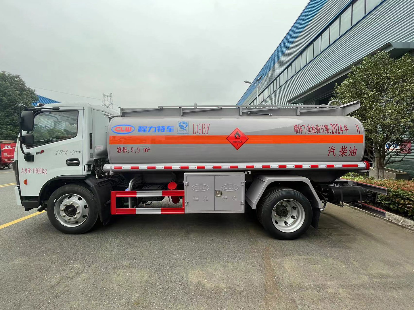 程力集團(tuán)國六東風(fēng)10立方油罐車/運(yùn)油車