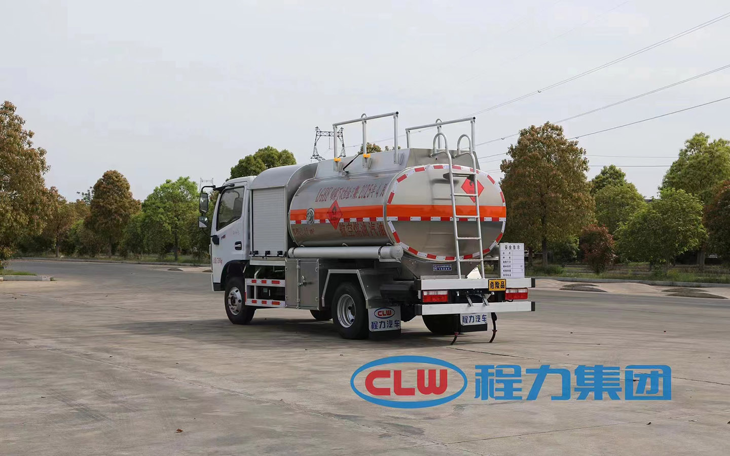 東風(fēng)4立方小型飛機(jī)加油車(chē)