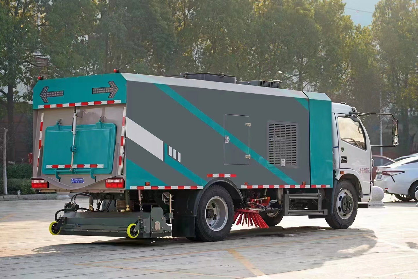 程力東風(fēng)第三代干濕兩用吸塵車，帶洗掃功能和干掃功能