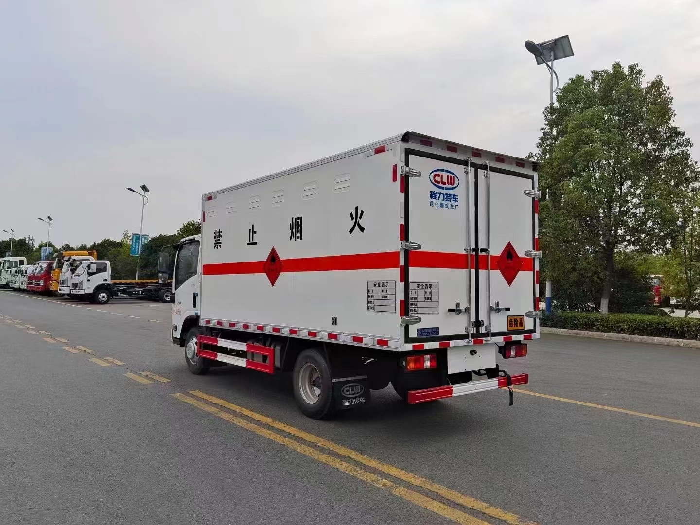 程力集團(tuán)專用車(chē)系列五十鈴爆破器材運(yùn)輸車(chē)